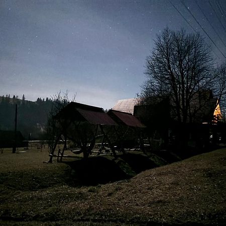 Gostynna Rodyna Hotel Izki Buitenkant foto