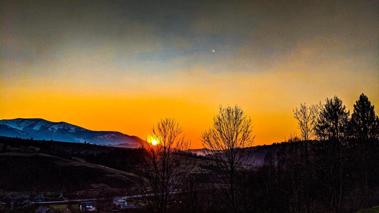 Gostynna Rodyna Hotel Izki Buitenkant foto