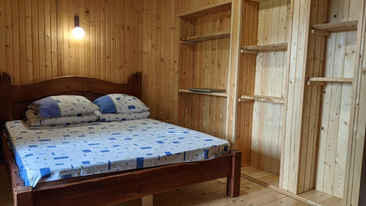 Gostynna Rodyna Hotel Izki Buitenkant foto