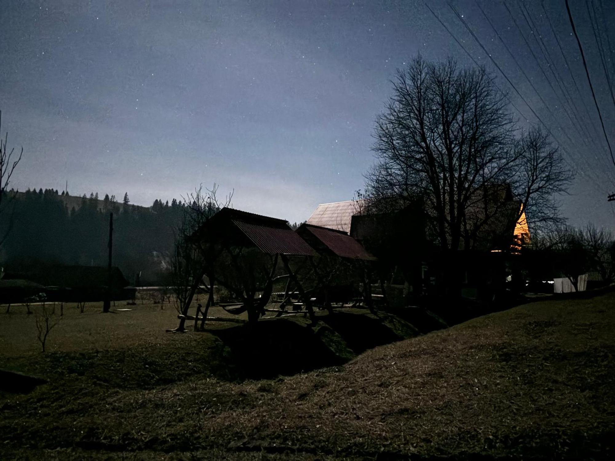 Gostynna Rodyna Hotel Izki Buitenkant foto