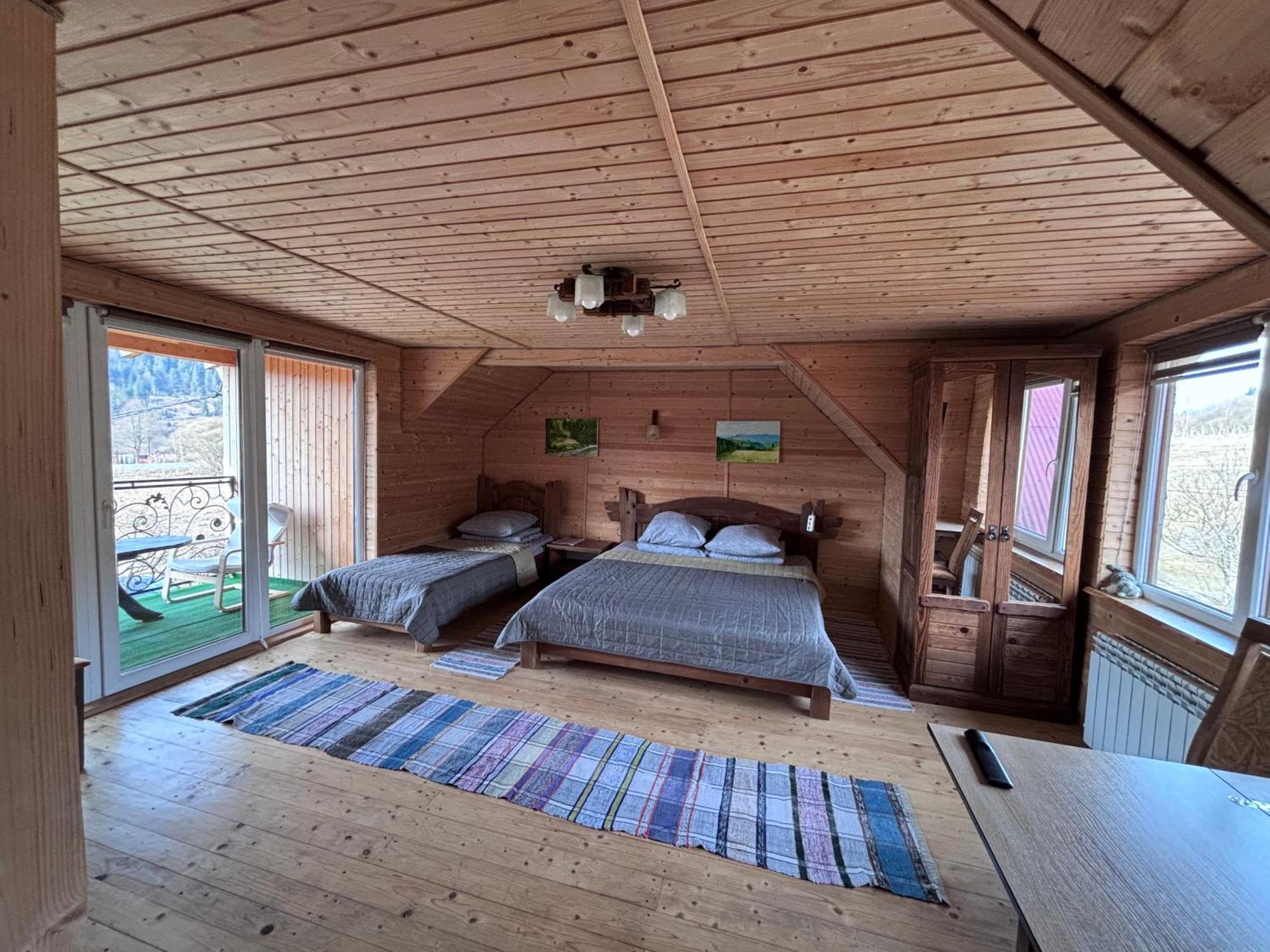 Gostynna Rodyna Hotel Izki Buitenkant foto