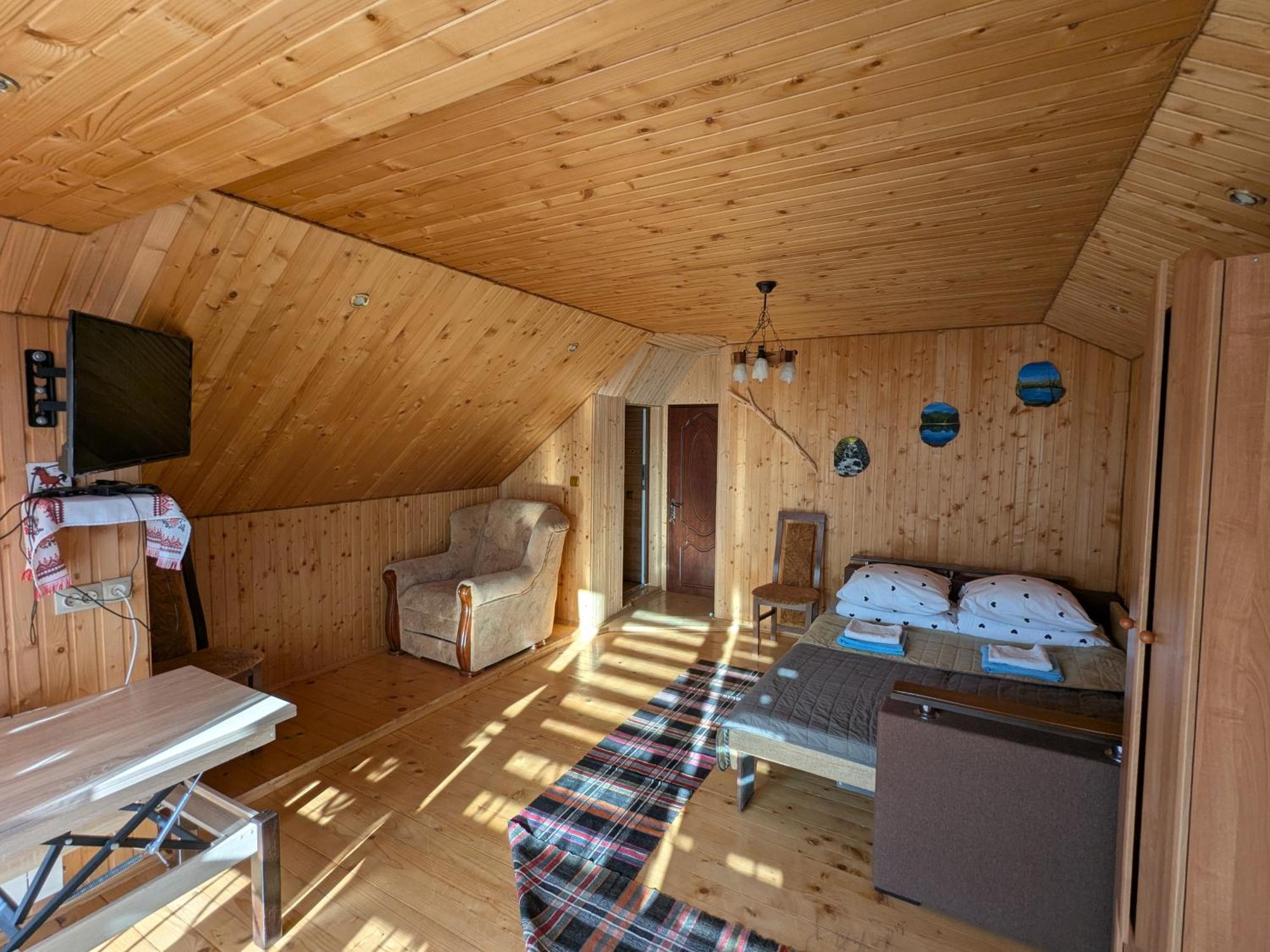 Gostynna Rodyna Hotel Izki Buitenkant foto