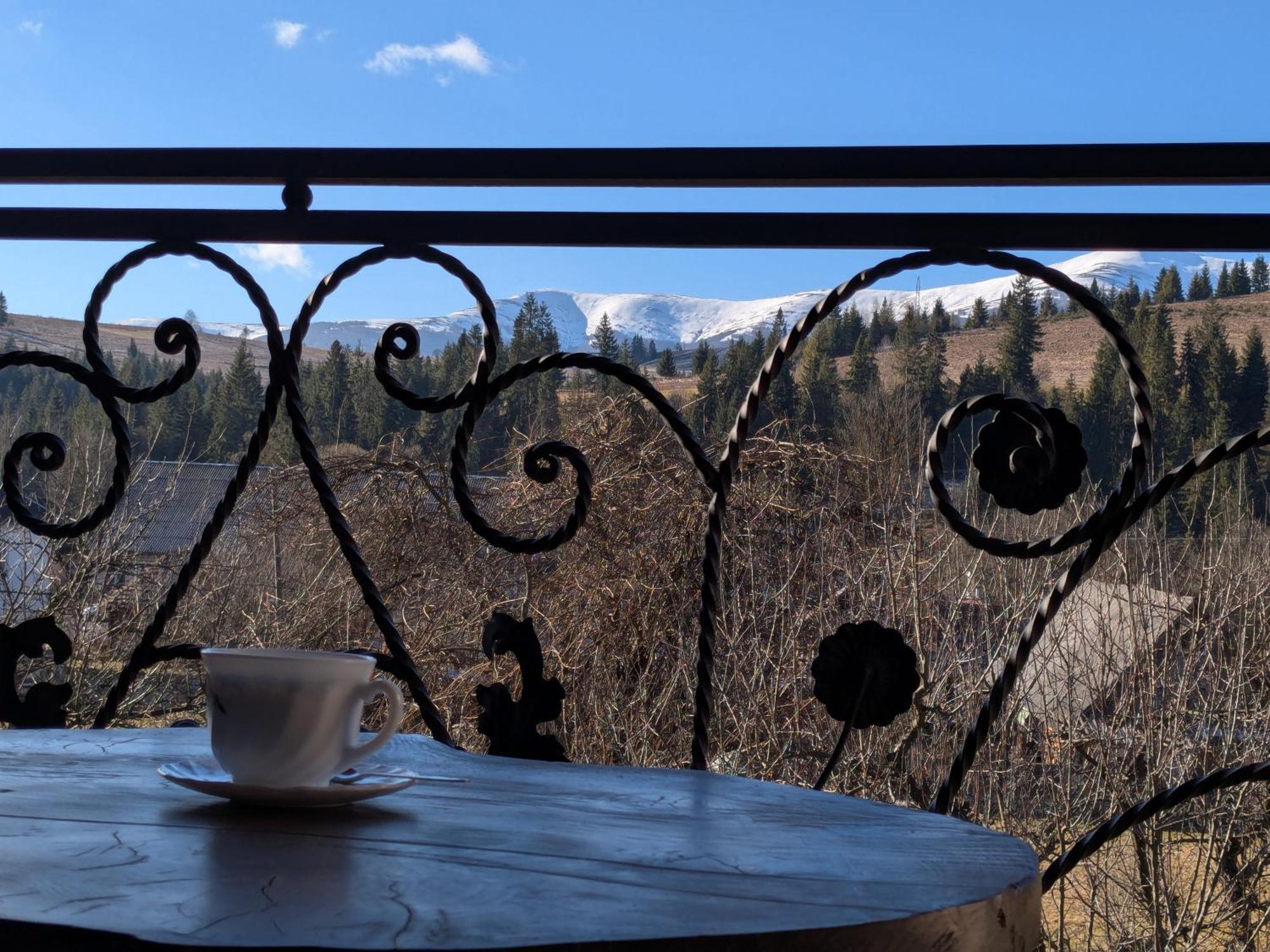 Gostynna Rodyna Hotel Izki Buitenkant foto