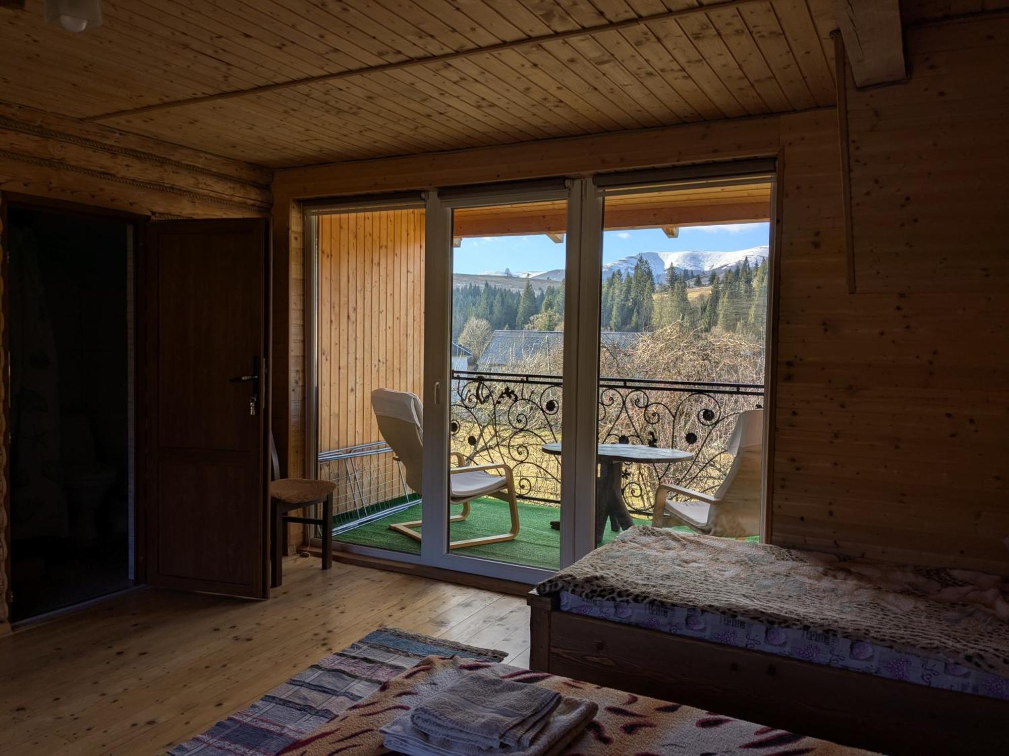 Gostynna Rodyna Hotel Izki Buitenkant foto