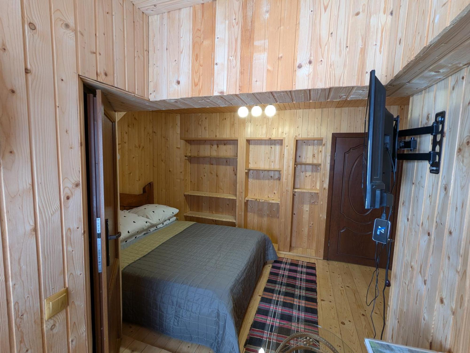 Gostynna Rodyna Hotel Izki Buitenkant foto