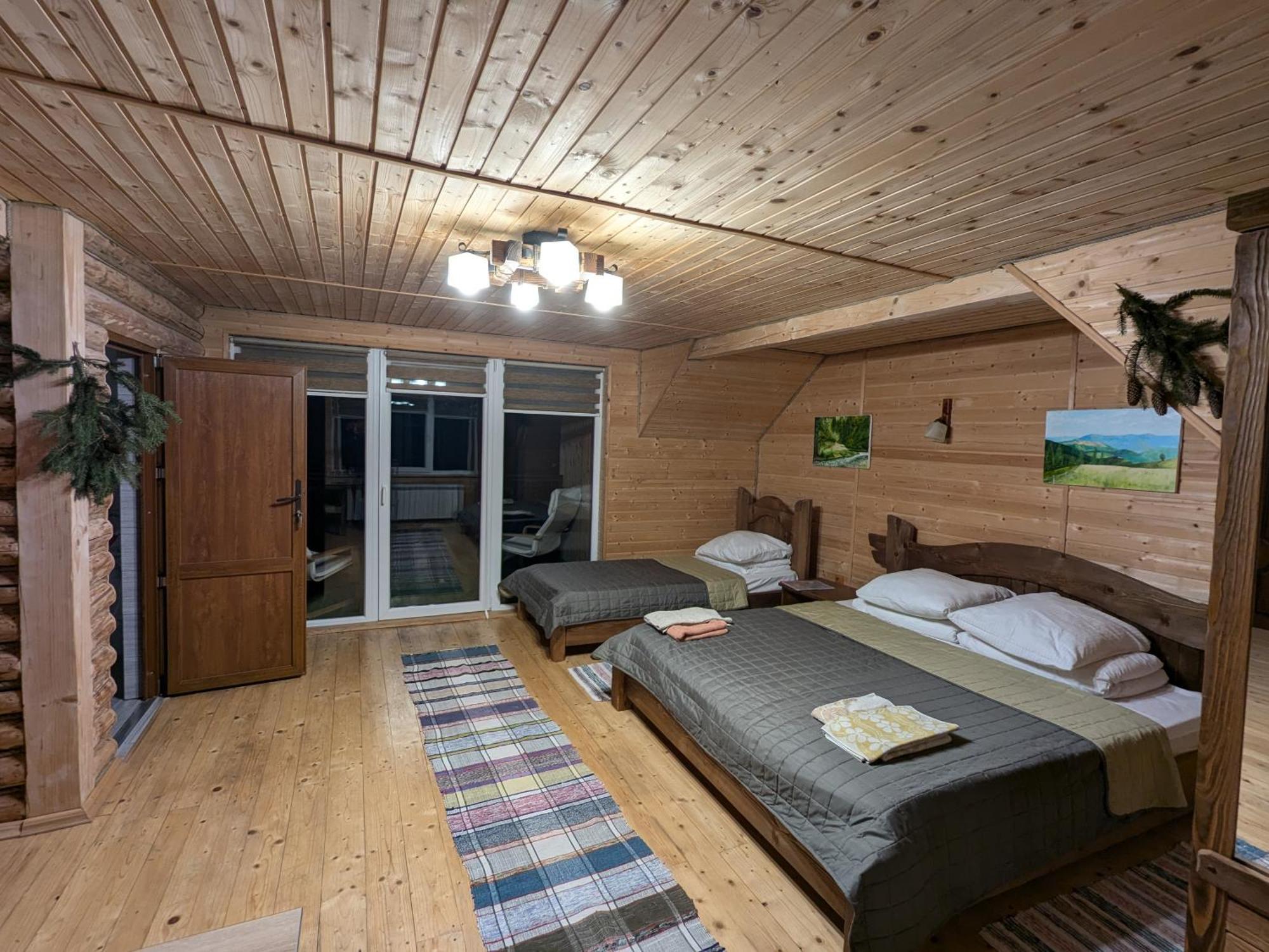 Gostynna Rodyna Hotel Izki Buitenkant foto
