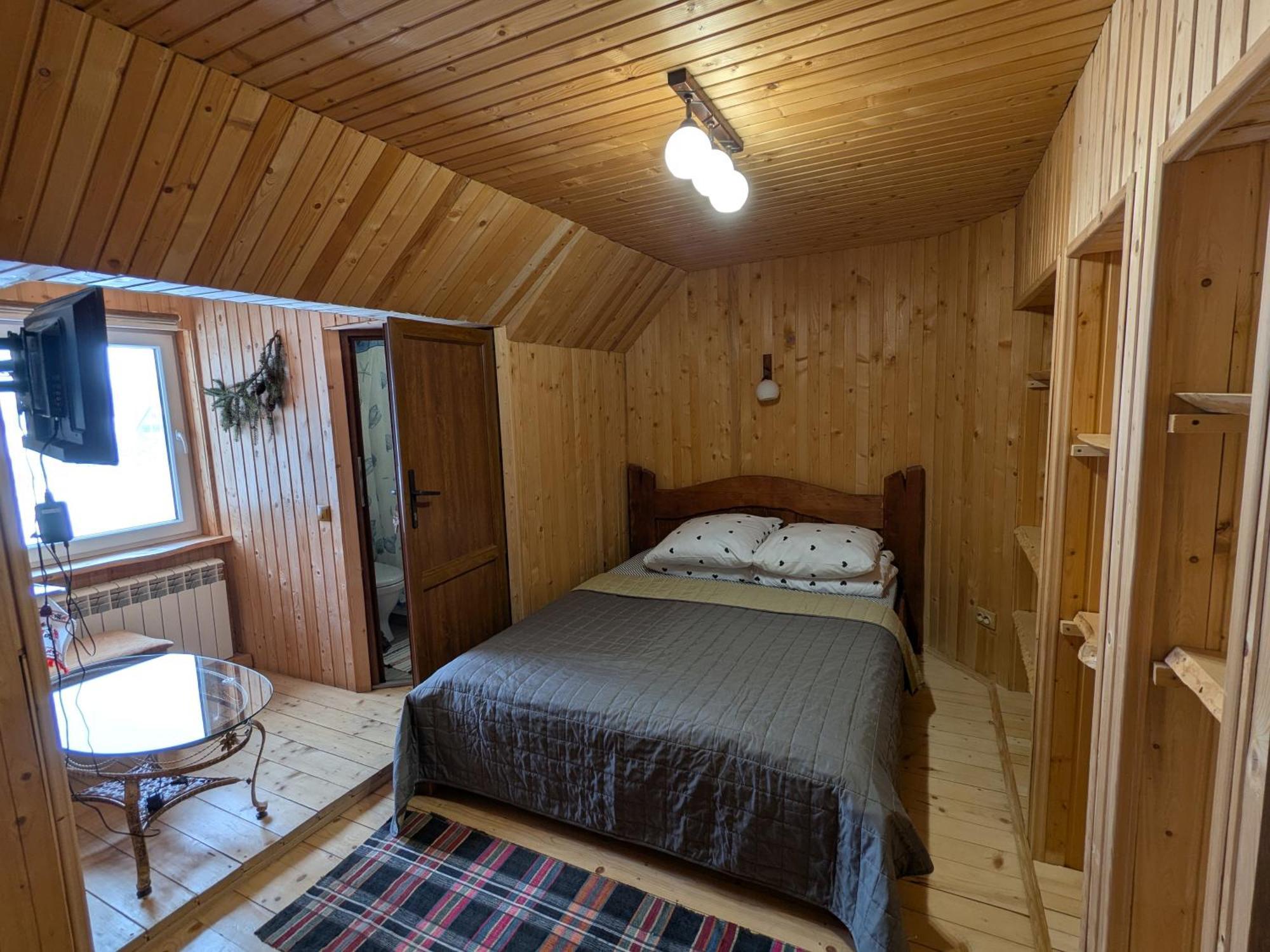 Gostynna Rodyna Hotel Izki Buitenkant foto