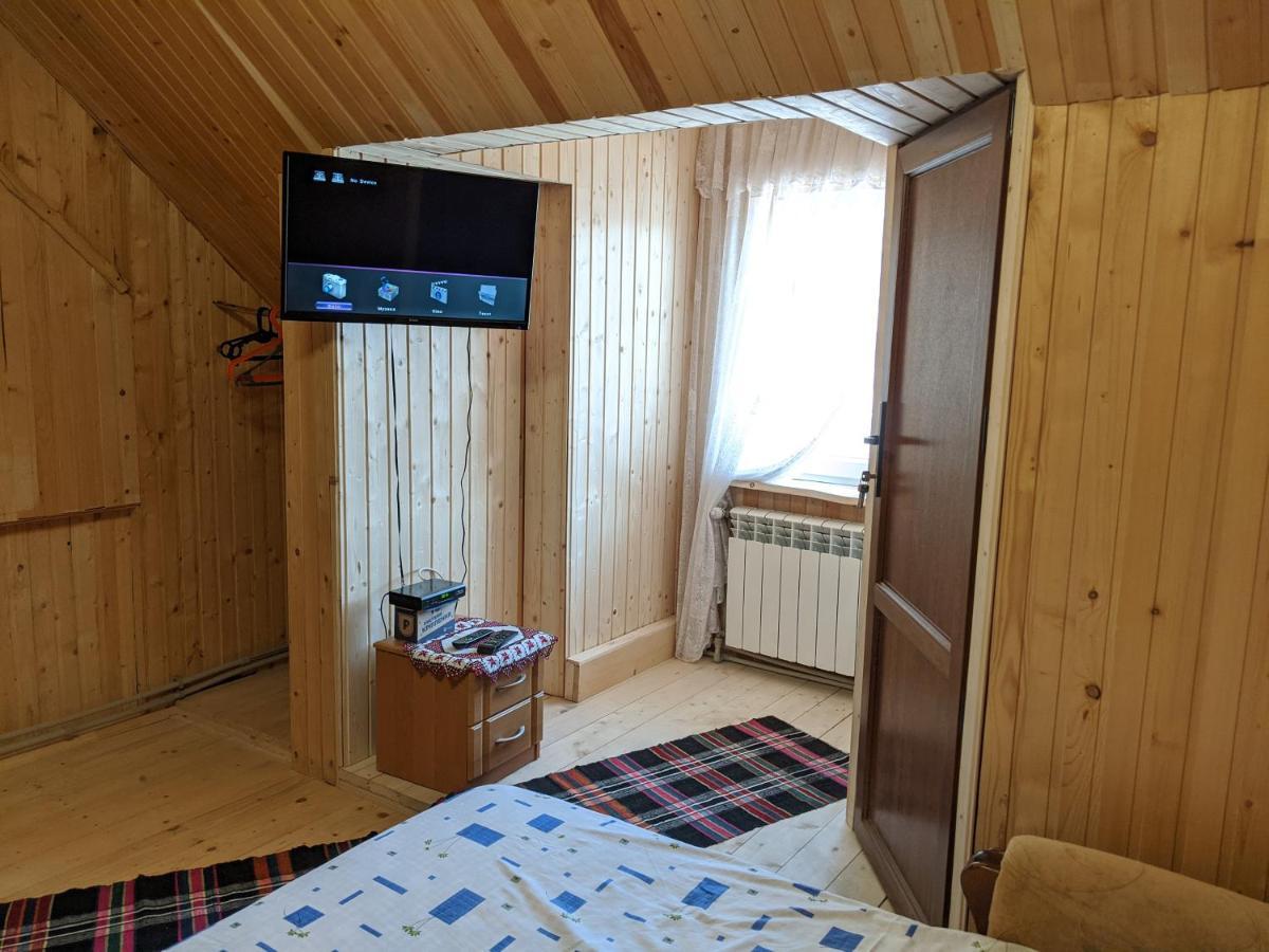 Gostynna Rodyna Hotel Izki Buitenkant foto