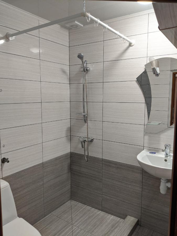 Gostynna Rodyna Hotel Izki Buitenkant foto