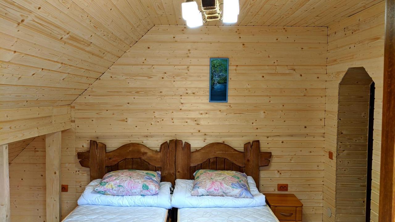 Gostynna Rodyna Hotel Izki Buitenkant foto