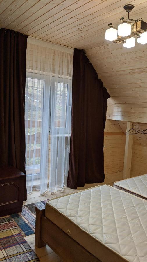Gostynna Rodyna Hotel Izki Buitenkant foto
