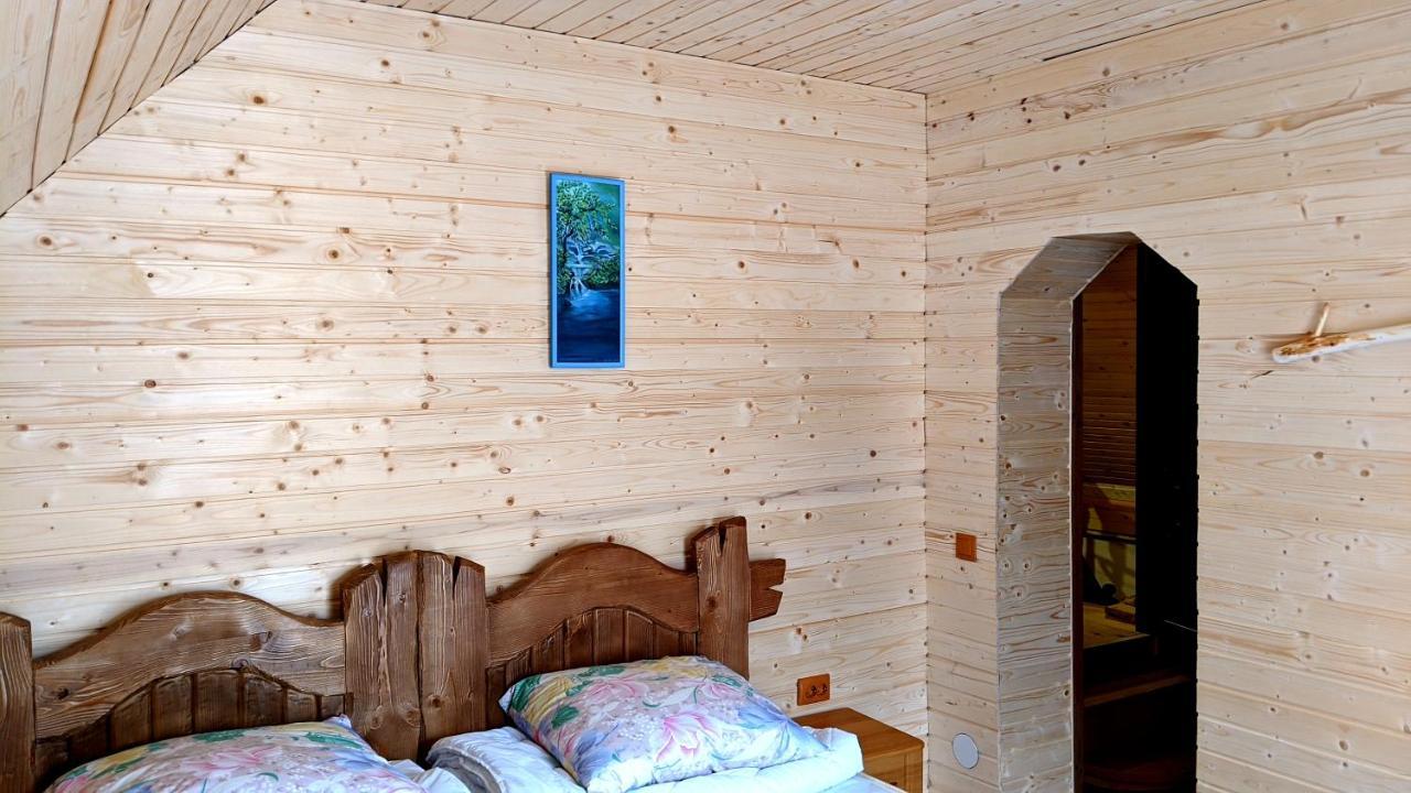 Gostynna Rodyna Hotel Izki Buitenkant foto